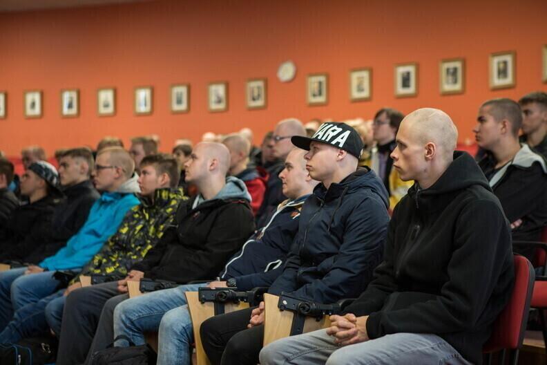 Призывники.