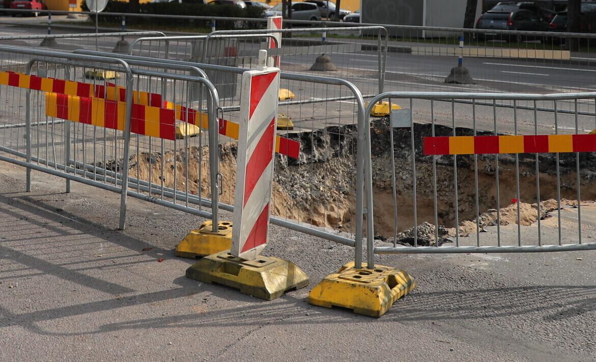 До сих пор можно было обходиться вот таким заграждениями.