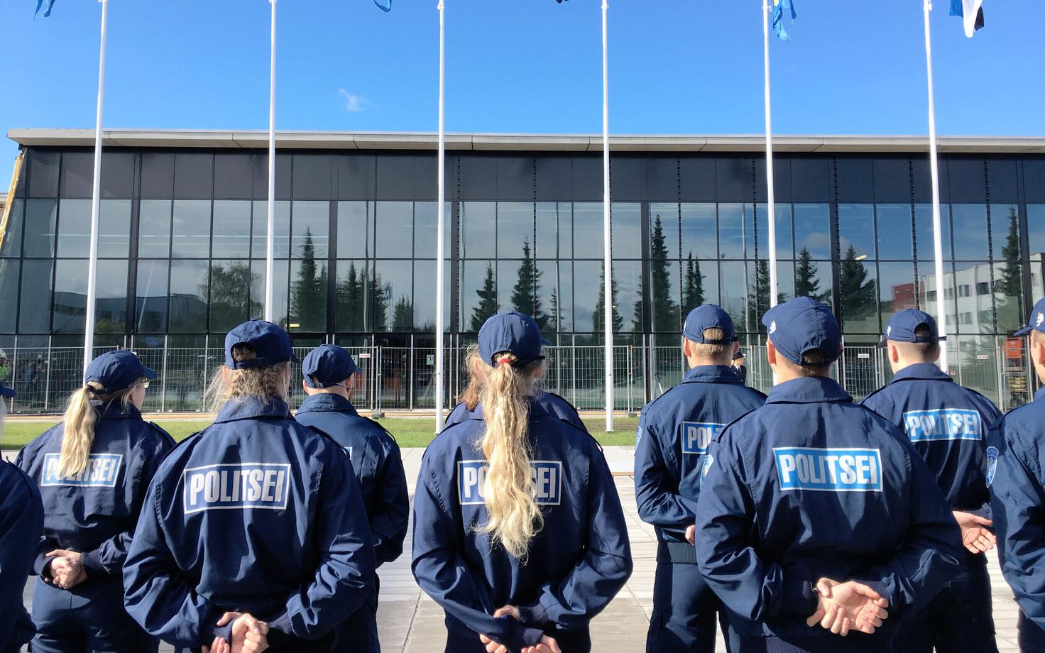 Студенты Академии МВД.