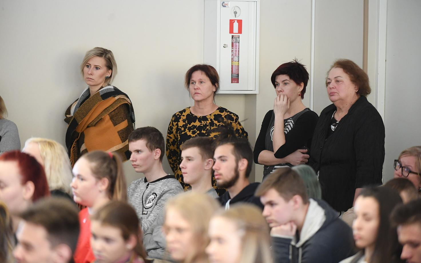 Haridusminister Mailis Reps kohtus esmaspäeval Kohtla-Järve Järve gümnaasiumi rahvaga