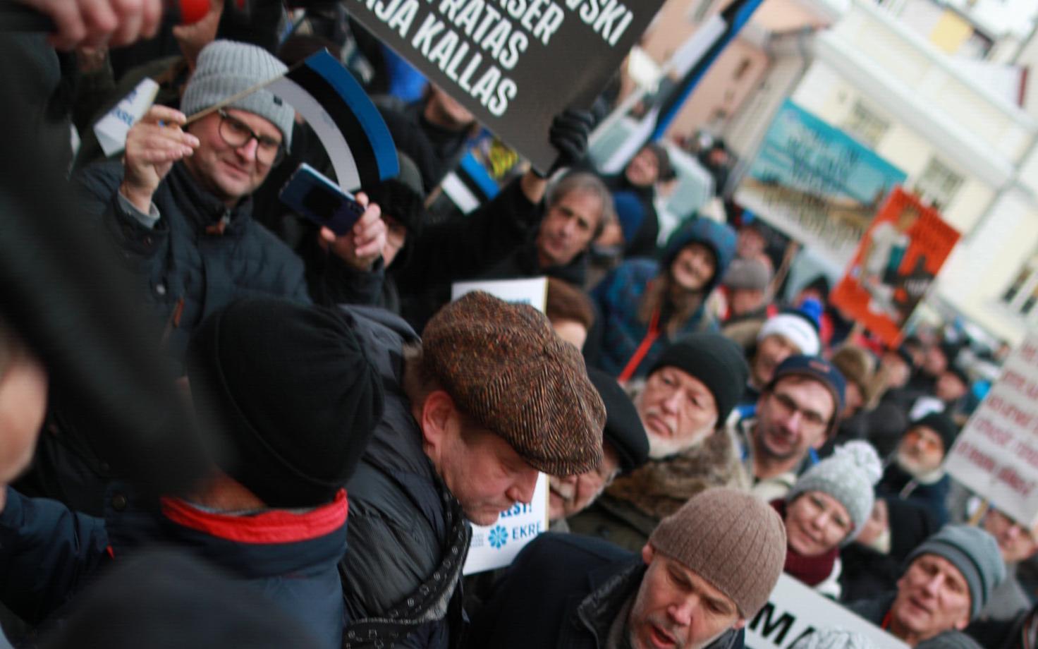 Индрек Таранд (справа в синей куртке) на пикете EKRE 26 ноября 2018 года.