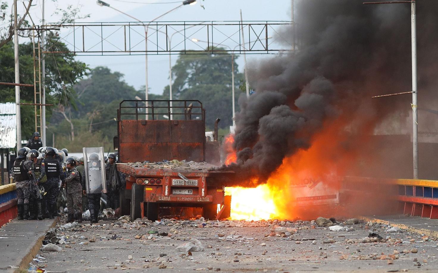 Rahutused Venezuelas Colombia piiri ääres.