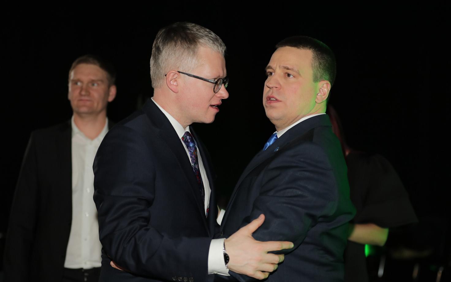 Янек Мягги (слева) в отличие от Юри Ратаса в парламент не прошел.