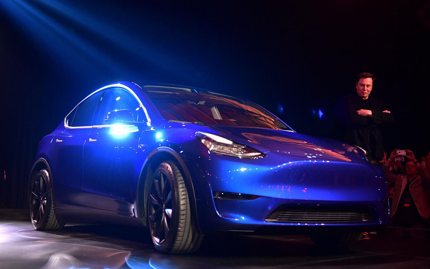 Tesla Model Y ja Elon Musk 14. märtsil Los Angeleses.