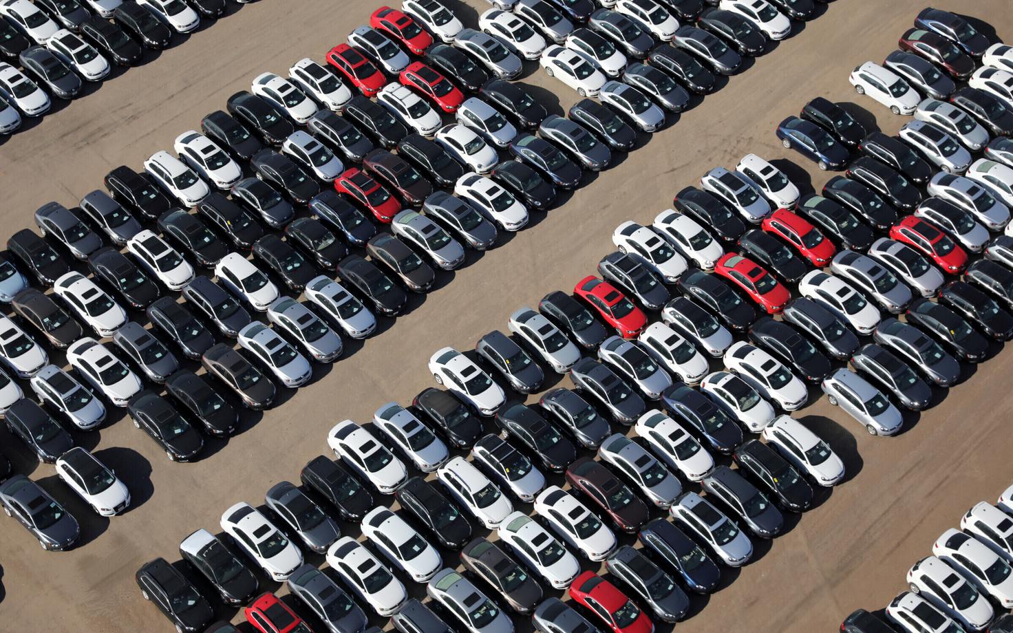 Heitmepettuse tõttu tagasivõetud Volkswageni ja Audi sõiduatod USA-s California osariigi kõrbes hoiuplatsil