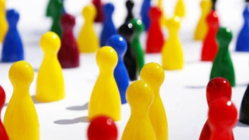 В Эстонии бок о бок с эстонцами живут представители более 190 народов. Цель интеграционной политики Эстонии заключается в повышении сплоченности общества, а также в привлечении людей различной языковой и культурной принадлежности к общественной жизни. Илл