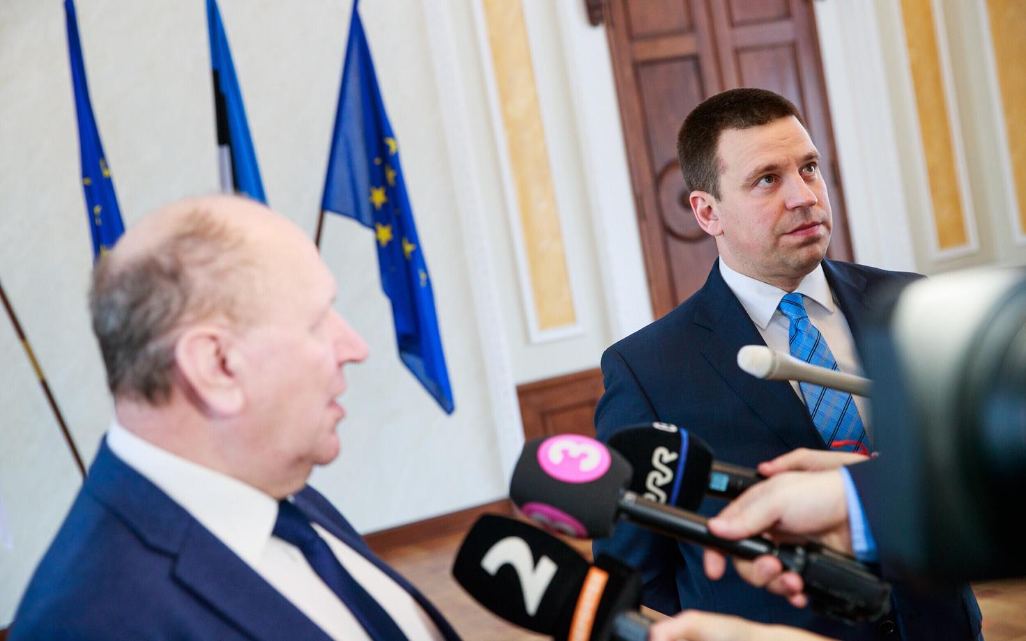 Лидеры EKRE и Центристской партии - Март Хельме и Юри Ратас.