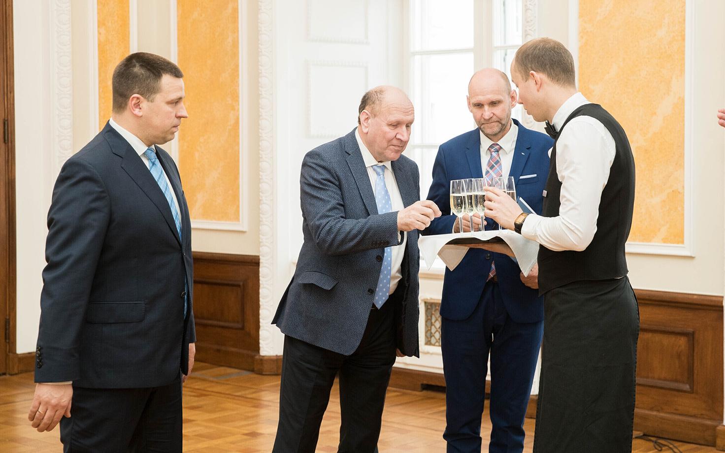 Подписание коалиционного договора Центристской партии, EKRE и Isamaa 8 апреля 2019 года.