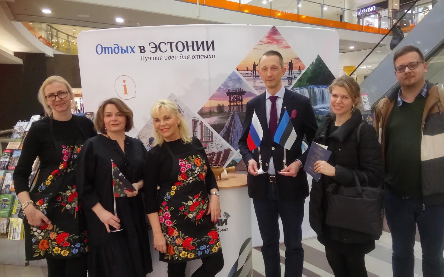 Поп-ап-стенд издательства