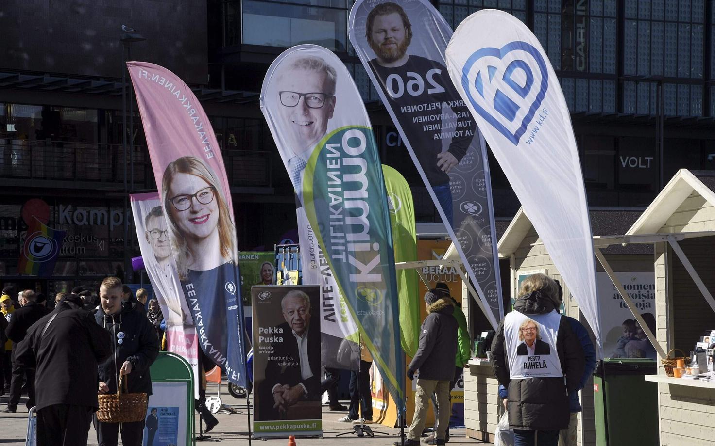 Valimisreklaamid Helsingi tänaval.