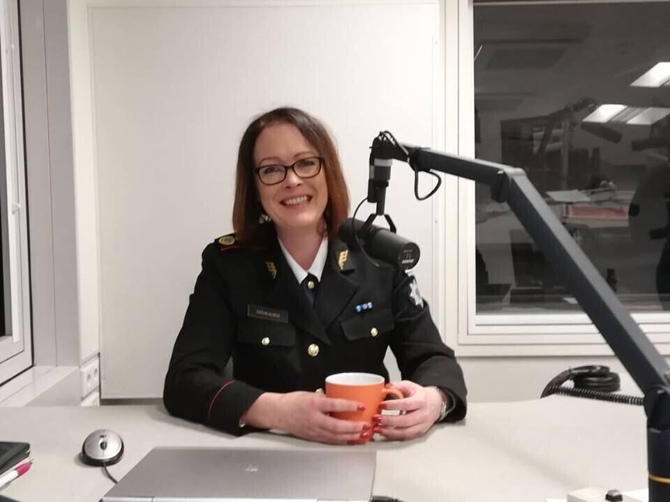 Кятлин Алвела повысили зарплату.