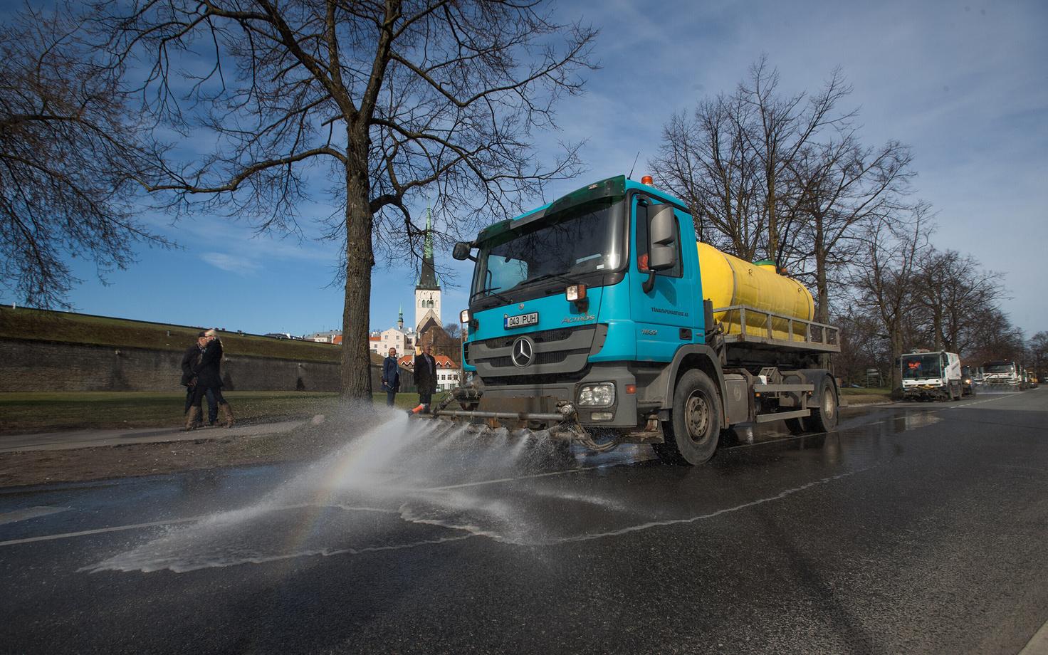 Власти обещают ликвидировать дорожную пыль.