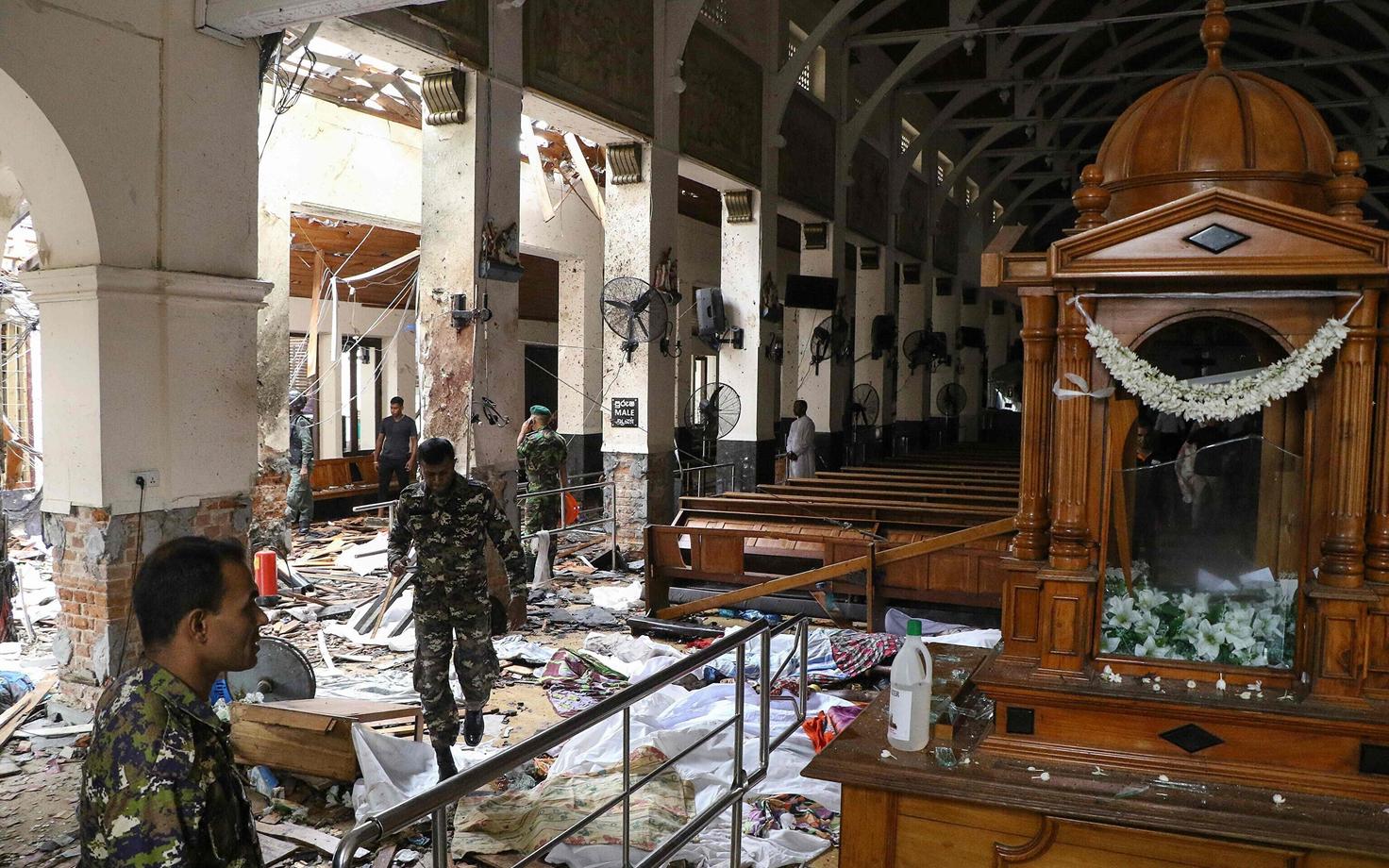 Взрывы в день празднования Пасхи прогремели в трех церквях и трех отелях крупнейшего города Шри-Ланки.