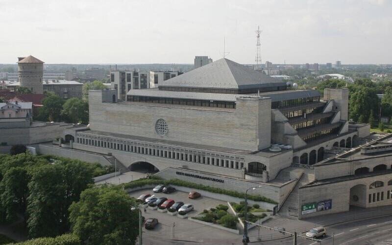 Здание Эстонской национальной библиотеки существенно обветшало.