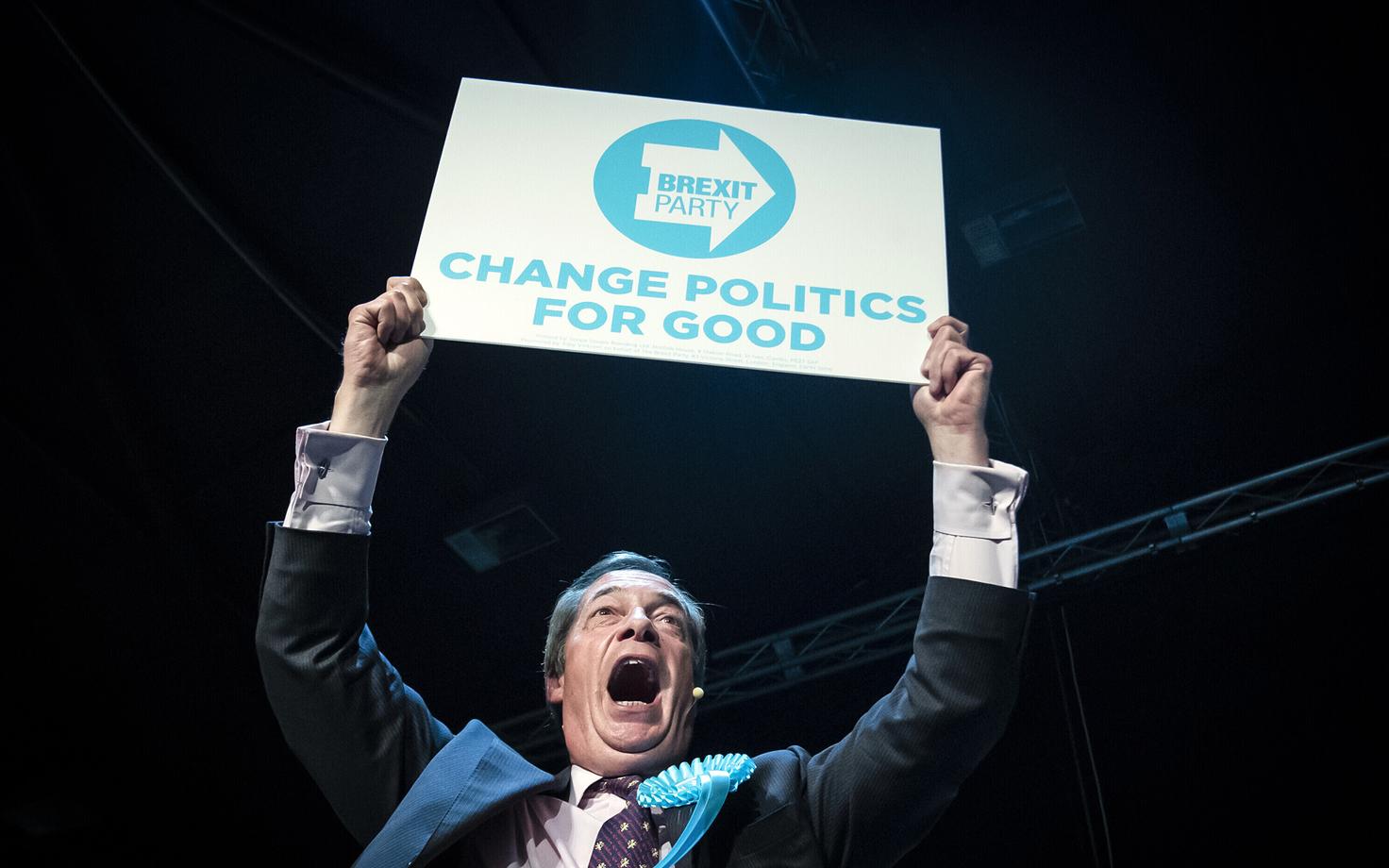 Nigel Farage Brexiti Partei kihutuskoosolekul.