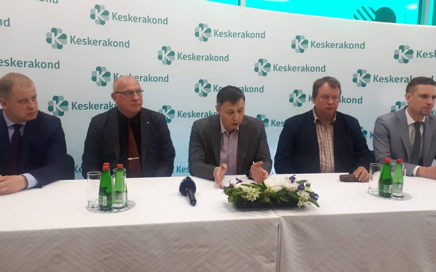 Старейшина Пирита Тынис Лийнат, старейшина Пыхья-Таллинна Пеэтер Ярвелайд, мэр Таллинна Михаил Кылварт, старейшина Ласнамяэ Андрес Вяэн, старейшина Хааберсти Андре Ханимяги.