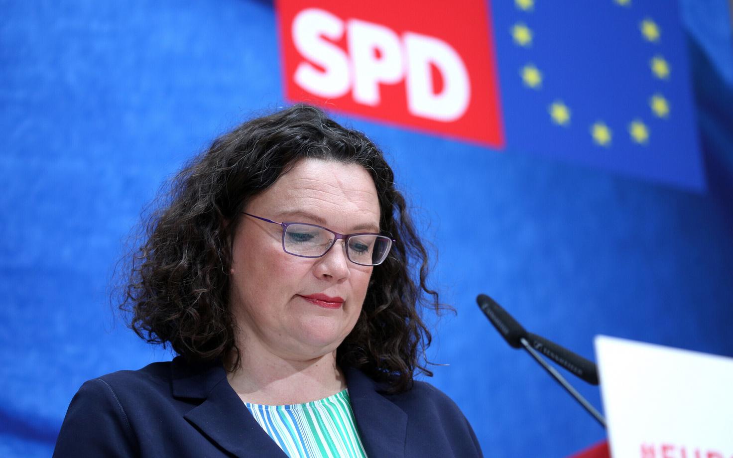 Андреа Налес.