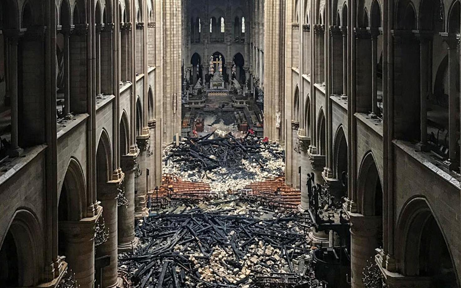 16. aprillil tehtud foto Pariisi Jumalaema kiriku sisemusest.