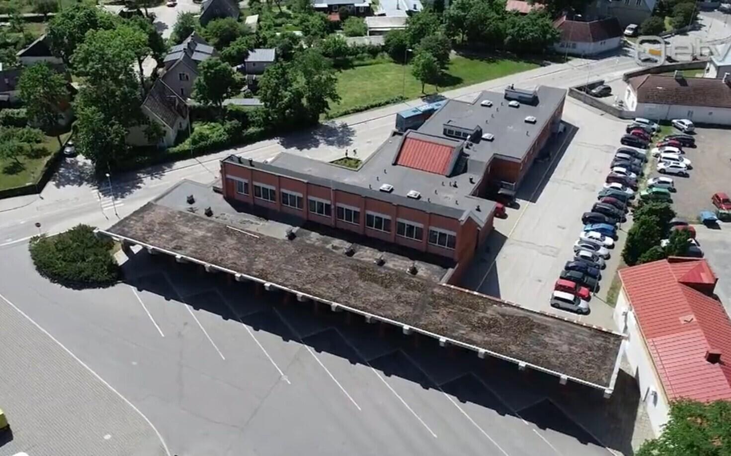 Планировалось, что Курессаареская автостанция будет ежедневно обслуживать до 3000 пассажиров, но в настоящий момент их около сотни.