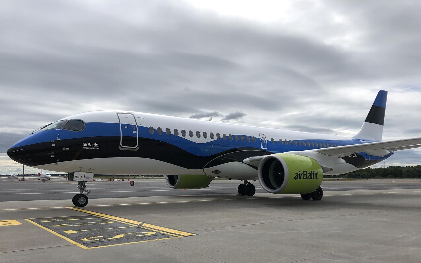 Самолет Airbus A220-300 теперь раскрашен в цвета эстонского флага.