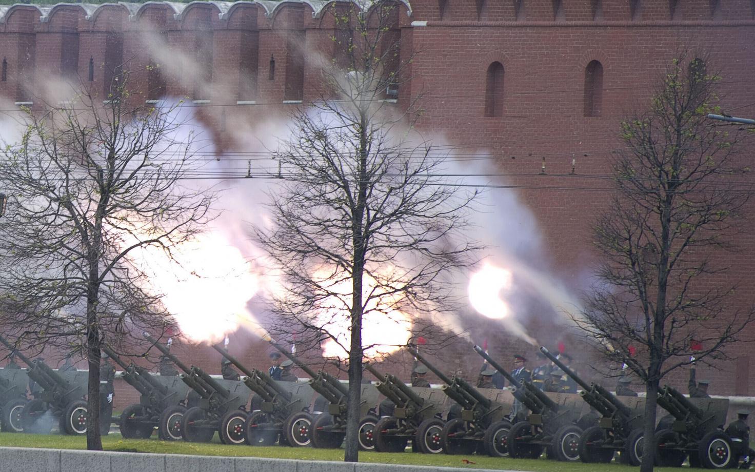 Suurtükisaluut Moskvas Kremli juures, arhiivifoto.