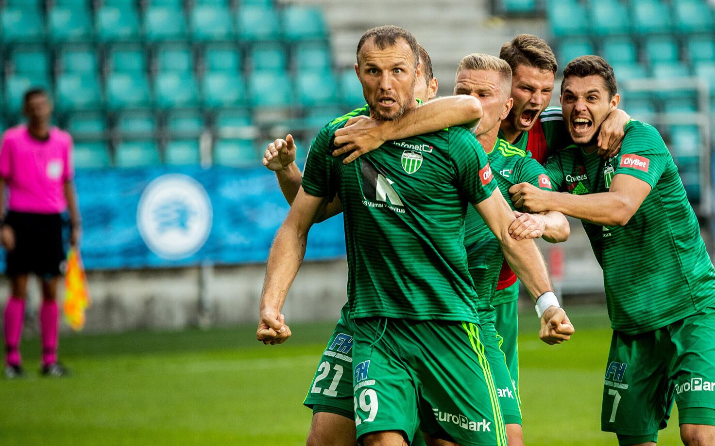 Евгений Осипов (на переднем плане).