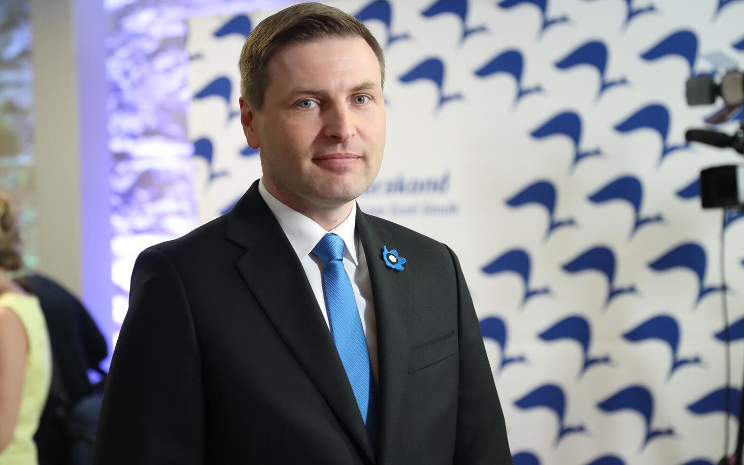 Один из авторов заявления - Ханно Певкур.