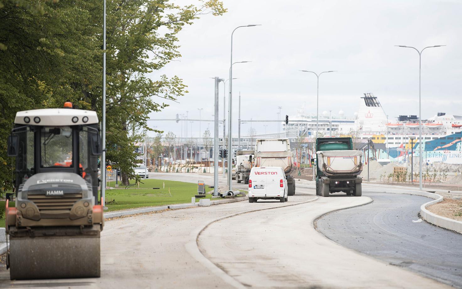Work in progress on the Reidi Road in summer.