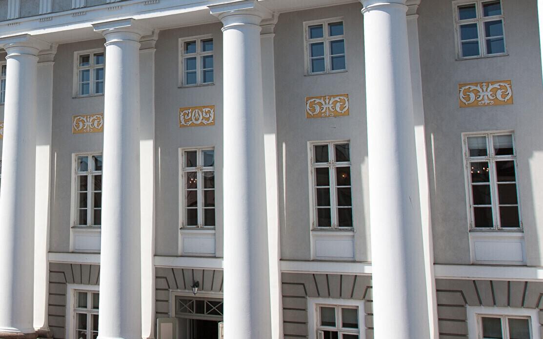 Главное здание Тартуского университета.