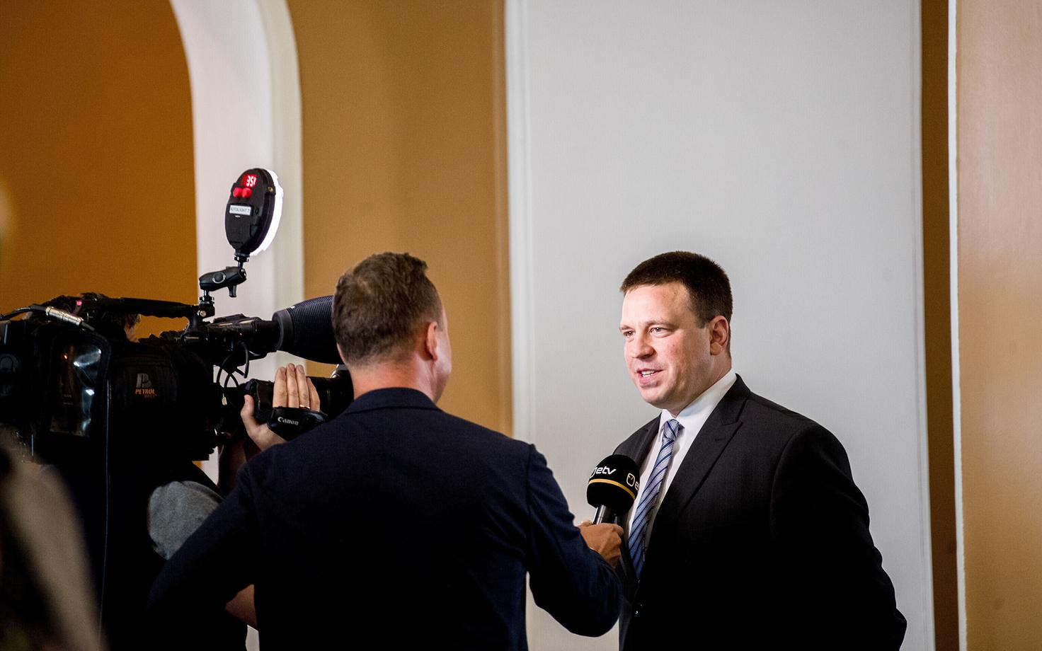 Riigikogu sügisistungjärgu avaistung, Jüri Ratas annab intervjuud Marko Reikopile.