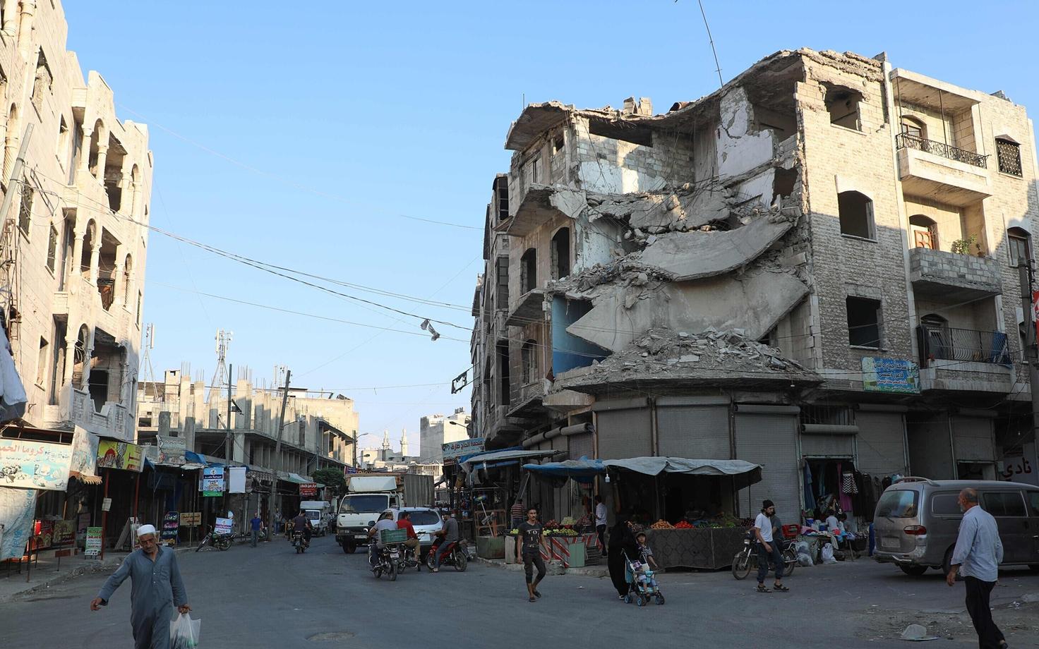 Purunenud hooned Süürias Idlibis.