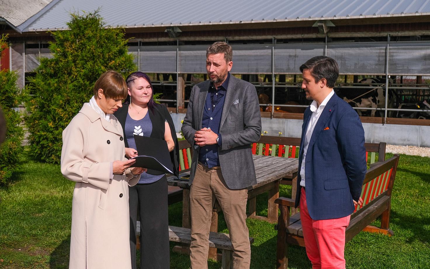 Tech Entrepreneurs Deliver Green Pledge to President Kersti Kaljulaid.