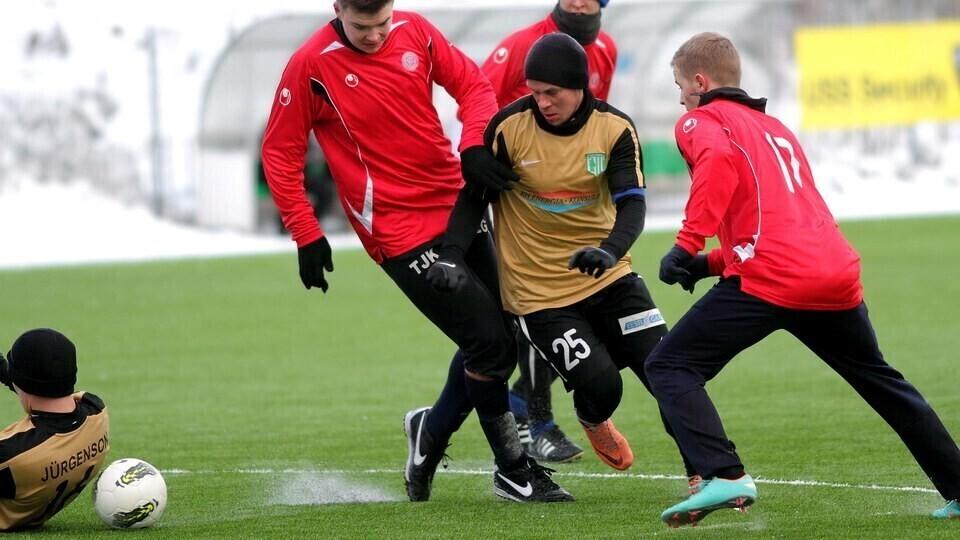 Футболисты