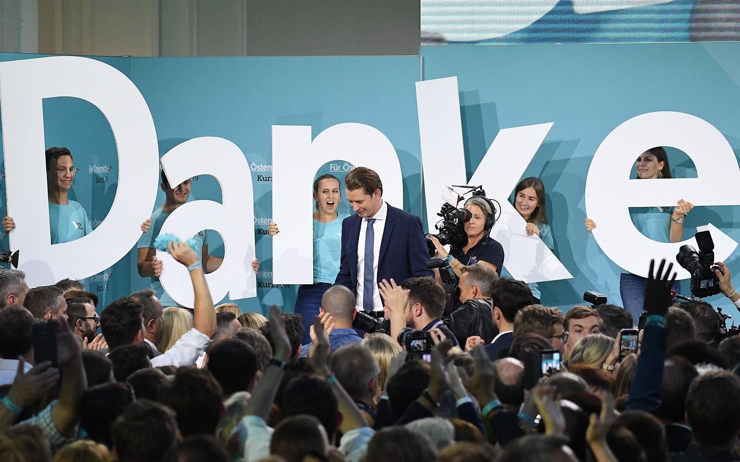 Austria Rahvapartei (ÖVP) juht Sebastian Kurz valimistulemust tähistamas.