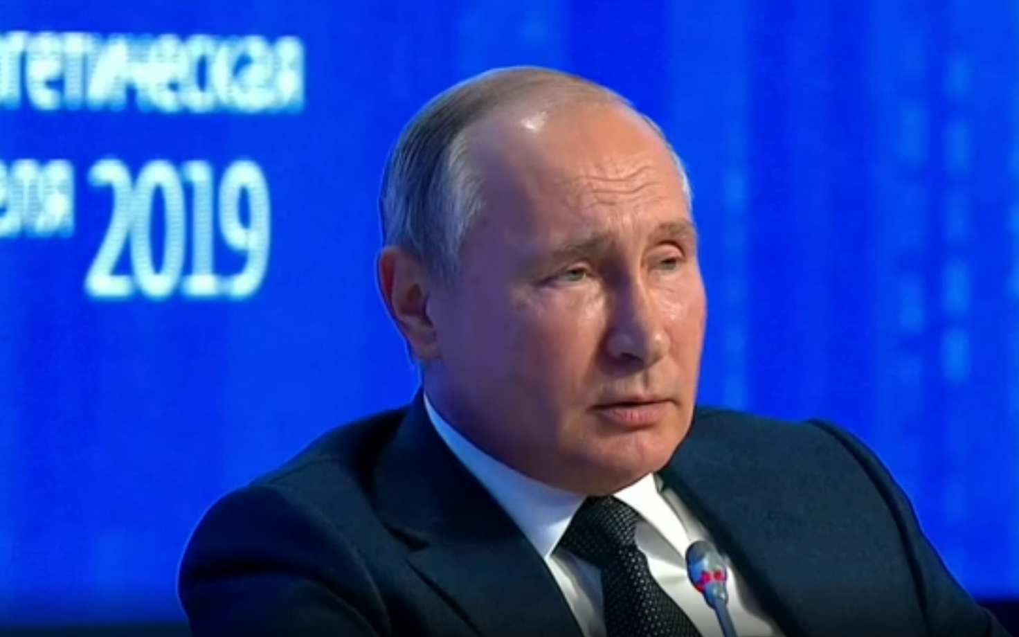 Putin kõnelemas Moskva energeetikakonverentsil.