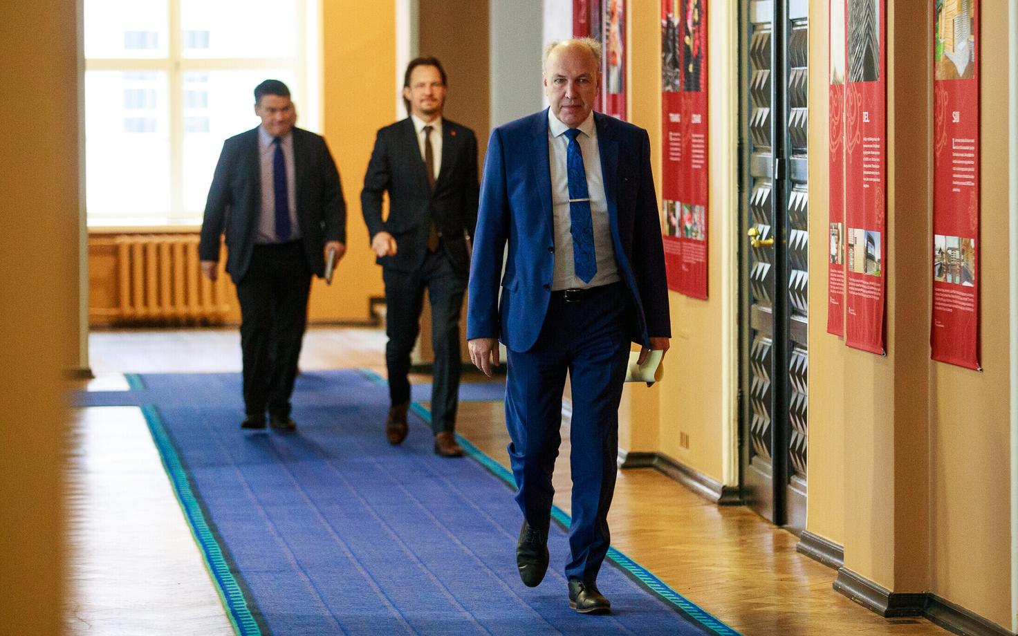 Председатель финансовой комиссии Рийгикогу Айвар Кокк (на переднем плане).