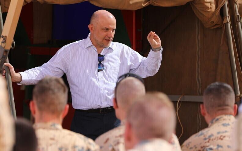 Юри Луйк во время своего визита в Ирак.