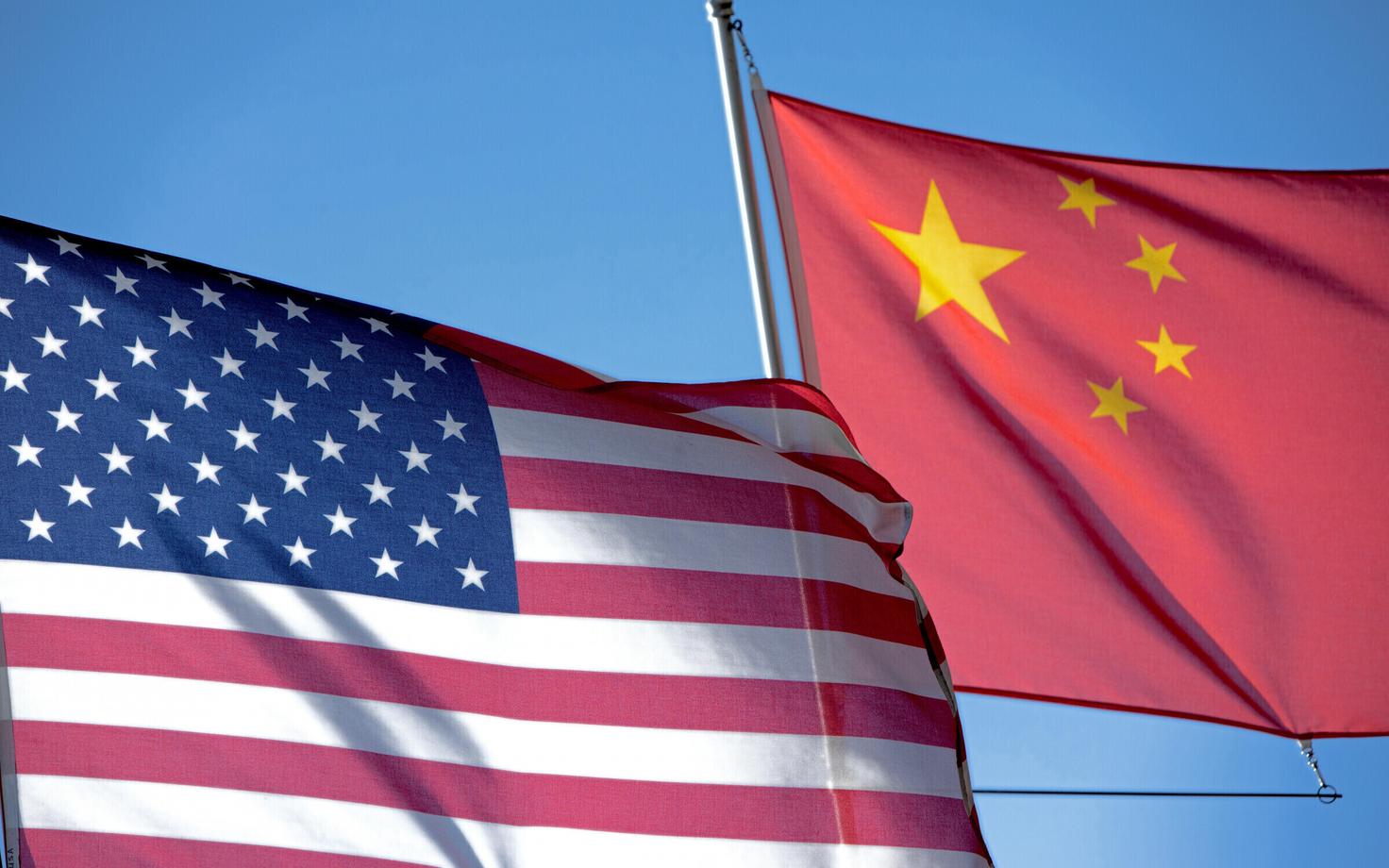 USA ja Hiina lipud.