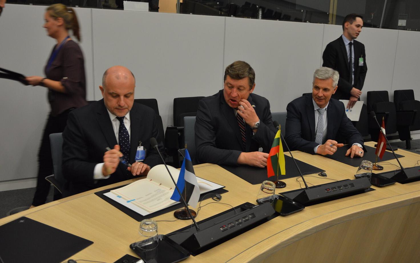 Baltimaade kaitseministrid NATO kohtumisel Brüsselis.