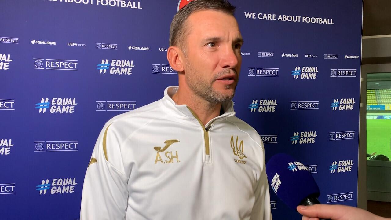 Андрей Шевченко дает интервью ERR.