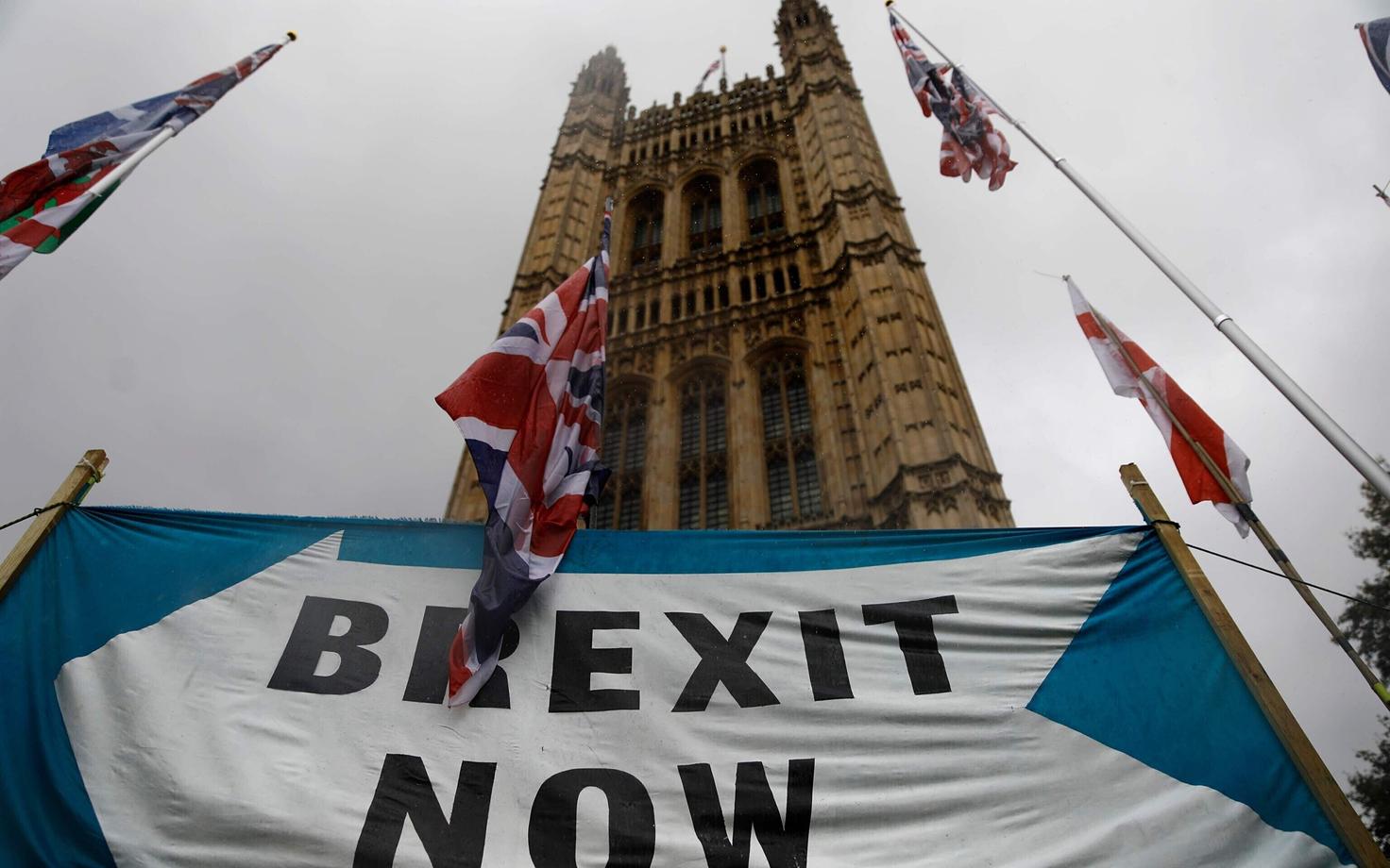 Британцы проголосовали за брексит в 2016 году, но страна из Евросоюза не вышла до сих пор.