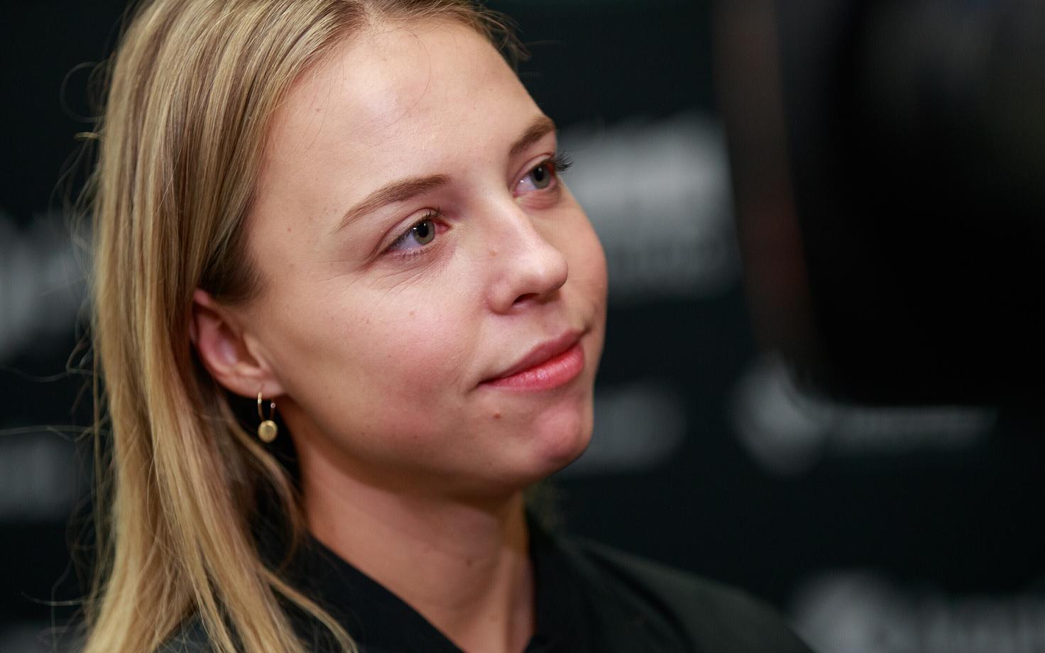 Анетт Контавейт.