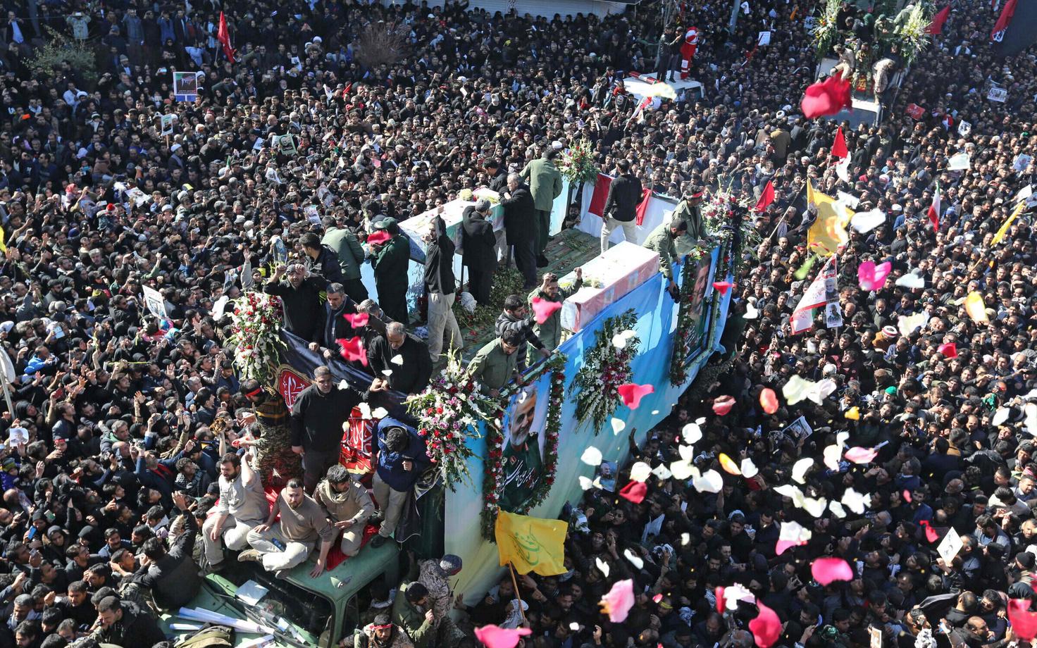 На церемонии прощания с Сулеймани возникла смертельная давка