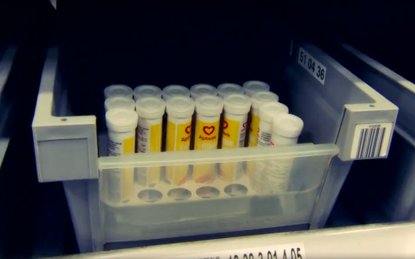 Аптечные товары на складе компании Magnum.