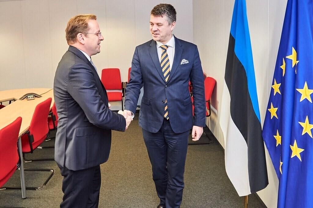 Foreign minister Urmas Reinsalu and EU commissioner Oliver Varhelyi.