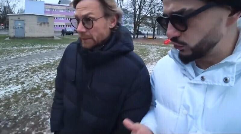 Валерий Карпин и Евгений Савин гуляют по Нарве.