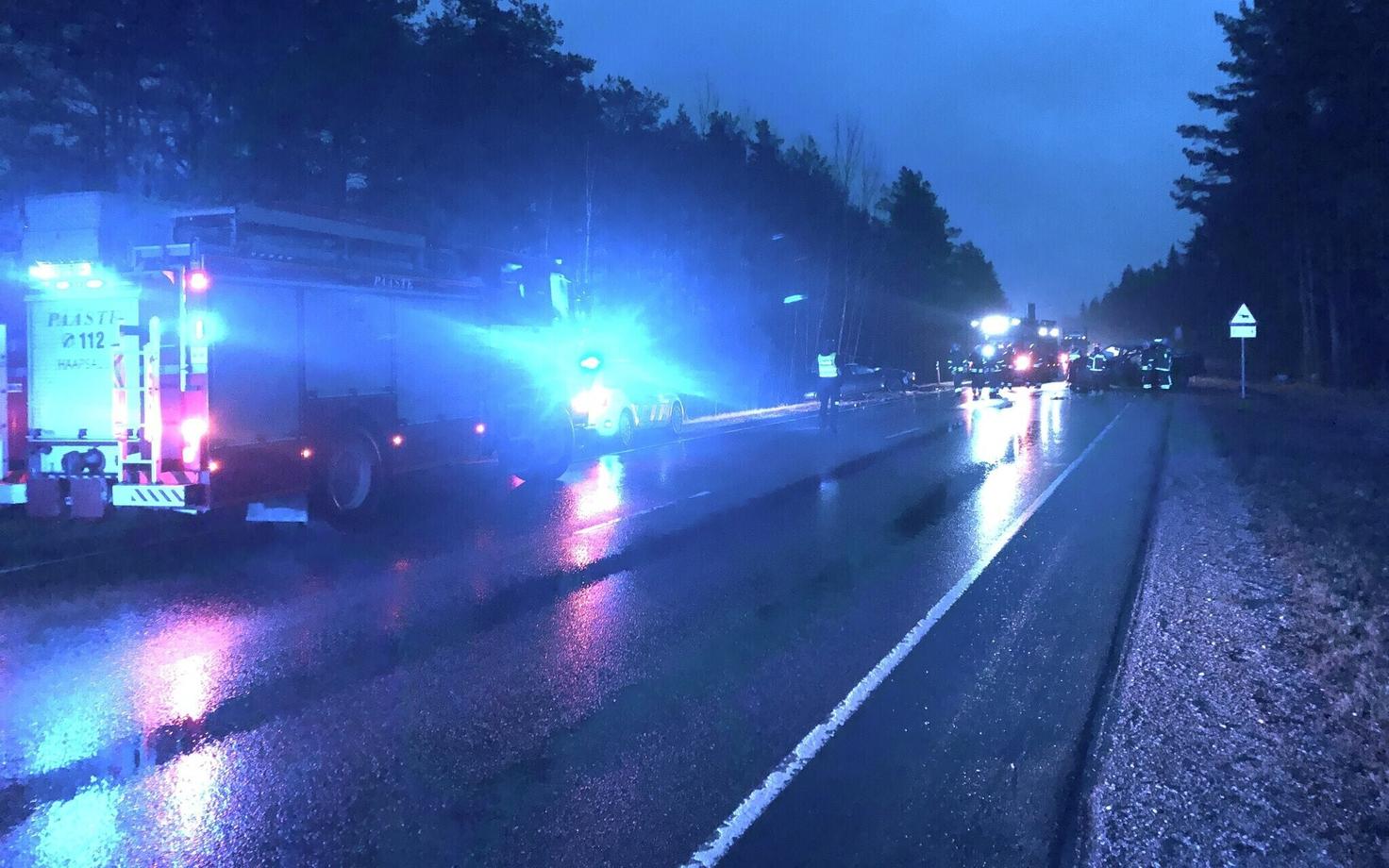 Police officers, rescuers at a crash site. Photo is illustrative.