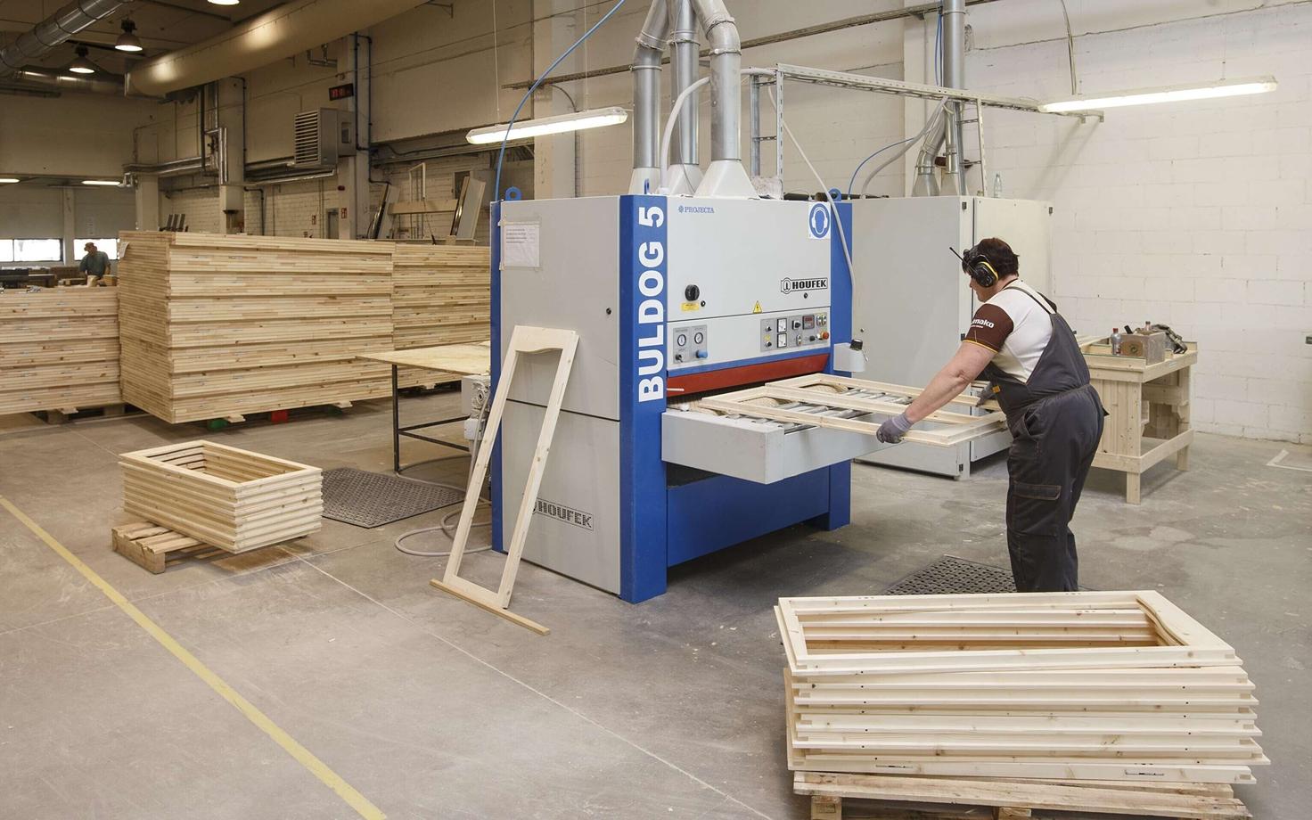 Töö puidutööstuses.