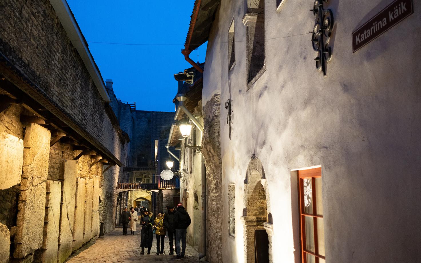 Стена Таллиннского доминиканского монастыря со стороны Катарийна кяйк..