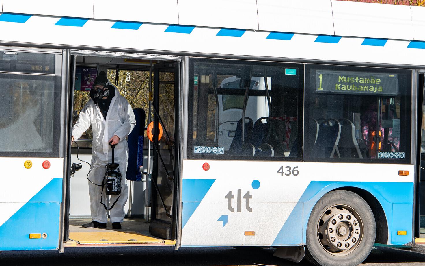 Дезинфекция в общественном транспорте Таллинна.